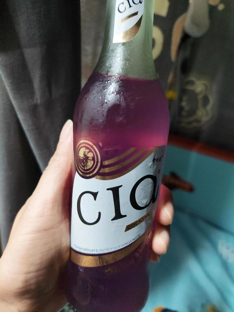 故事与酒 #陌生的城市 #来一杯 #干杯吧 #记得要笑 " - 抖音